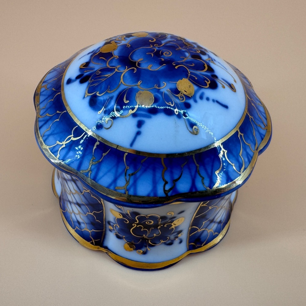Trinket Box Porcelain Gzhel Hand Painted White Blue Gold NWOT - Picture 11 of 15